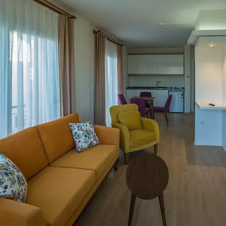 Clementin Suits Apartahotel *