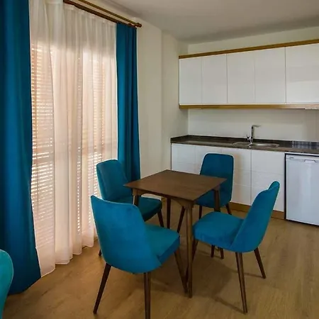 Clementin Suits Hotel apartamentowy 3*