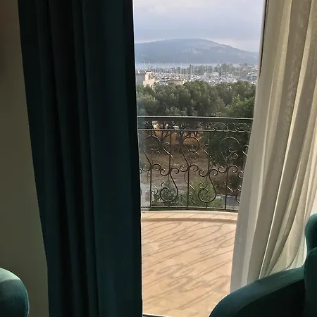 Hotel apartamentowy Clementin Suits