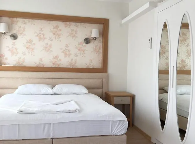 Clementin Suits Hotel apartamentowy 3*