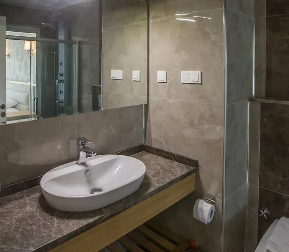 Clementin Suits Aparthotel